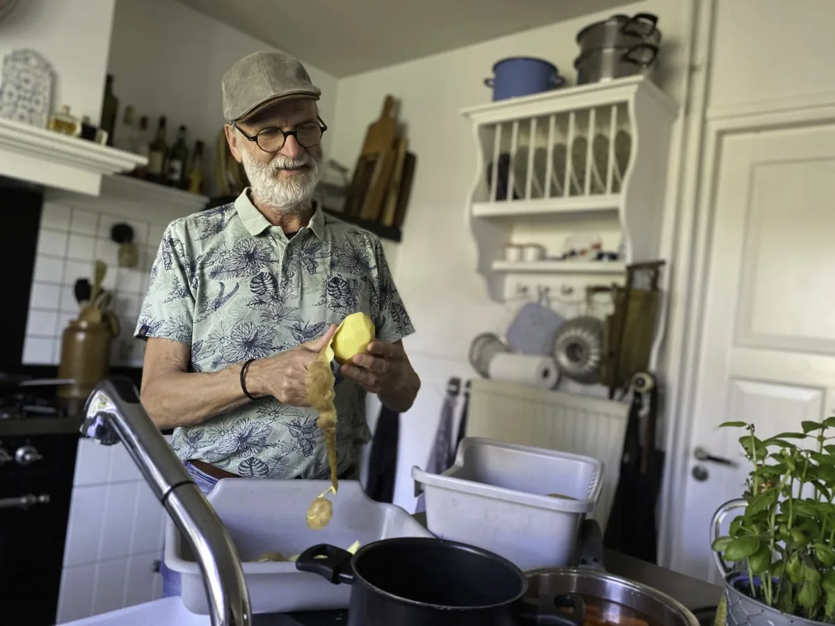 Can a Widower Claim Social Security on a Late Spouse's Record?