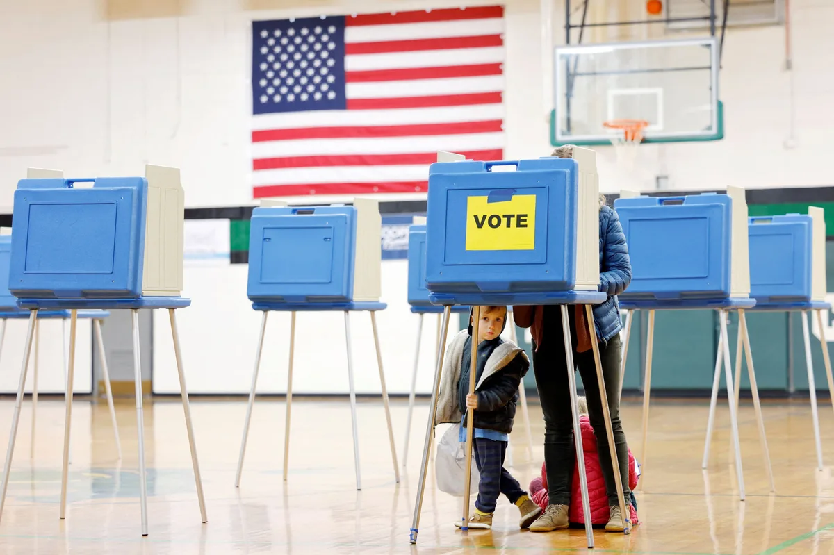 Republicans Hold $103M Cash Edge Over Democrats in Midterm Stretch