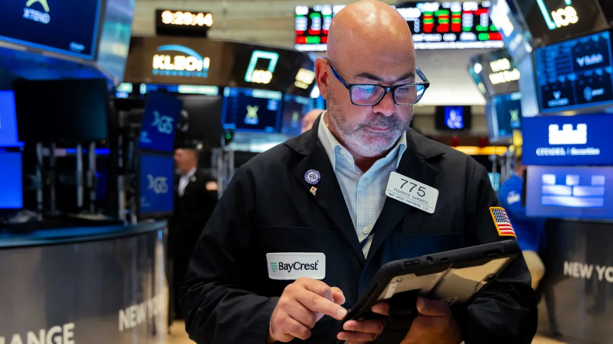 S&P 500 Nears Record High on Familiar Bull Market Leaders