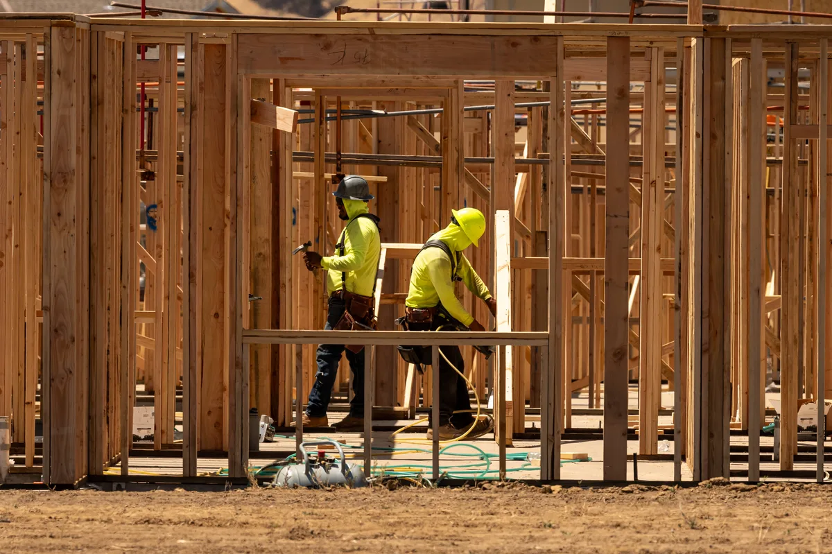 Berkshire Hathaway Grabs Near 10% Stake in Lennar Shares
